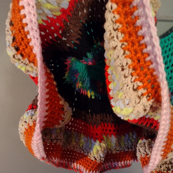 Hand knit mini skirt - Picture 3 of 3